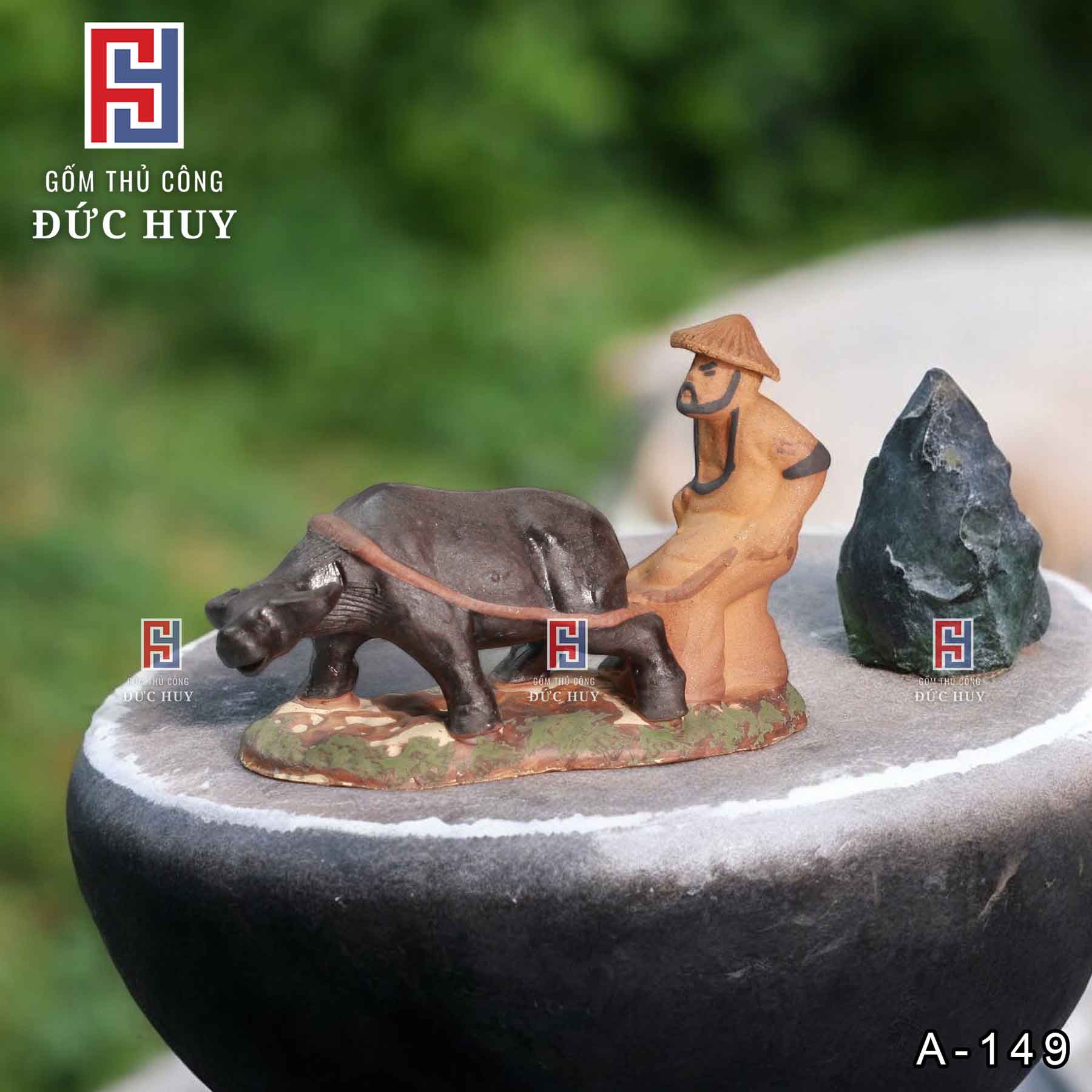 Tượng-gốm-Lão-nông-cày-ruộng-trang-trí-tiểu-cảnh-hòn-non-bộ