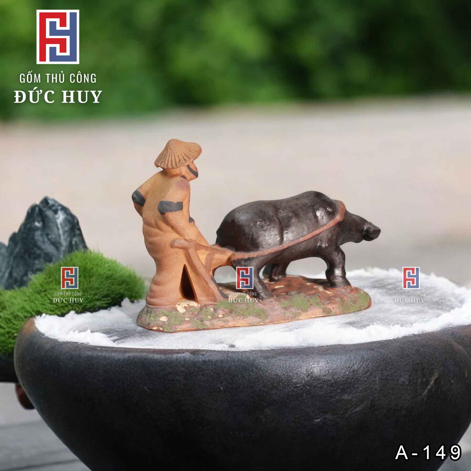 Tượng gốm Lão nông kéo cày trang trí chậu cây bonsai 11 Mặt bên của sản phẩm tượng lão ông kéo cày