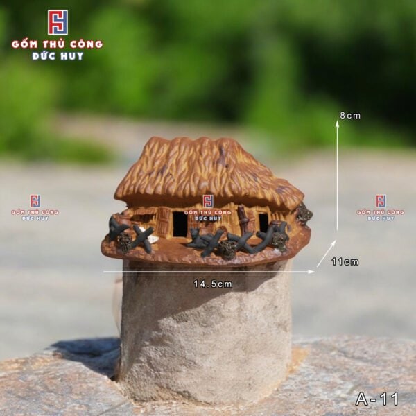 Ngôi nhà rơm mái lá cùng chó gà bằng gốm trang trí tiểu cảnh - Hình ảnh 2