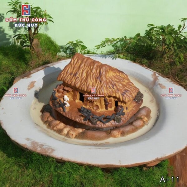 Ngôi nhà rơm mái lá cùng chó gà bằng gốm trang trí tiểu cảnh - Hình ảnh 4